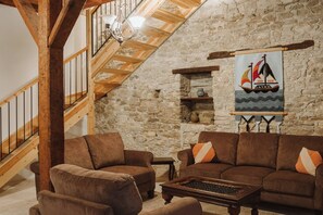 Vila, 3 quartos, sacada | Sala de estar