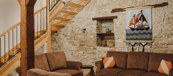 Charming 3-bedroom Cottage in Heart of Vasa Koilaniou