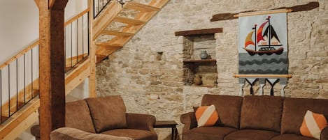 Villa, 3 Bedrooms, Balcony | Living room