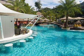 Bar à beira da piscina