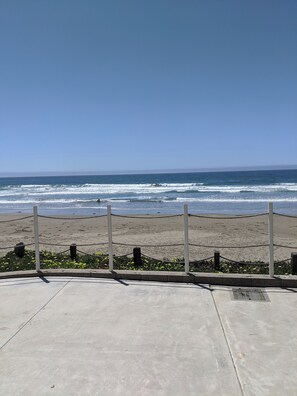On the beach - Peaceful 5-bedroom house in charming Cayucos perfect for families (Cayucos)