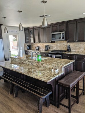 Private kitchen - Peaceful 5-bedroom house in charming Cayucos perfect for families (Cayucos)