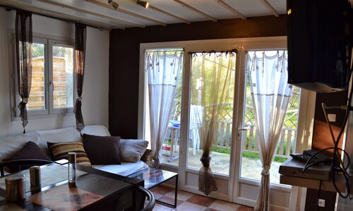 Apartment 'Rez-de-villa Taglio-Isolaccio' with Mountain View, Wi-Fi and Air Conditioning