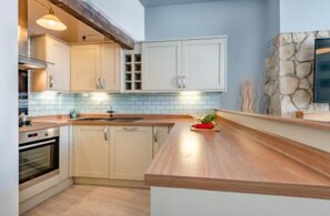 Microwave, oven, stovetop, dishwasher - Ocean view, 3 bed Apartment, Sea view, steps away from the beach.  (Swanage)