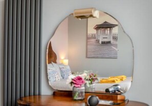 مكواة/لوح كي وواي فاي وملاءات أسرّة