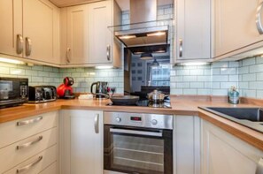 Mikrowelle, Ofen, Herdplatte, Geschirrspüler