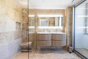 Hair dryer, towels - Bright Apartment with Sea View (Cannes)