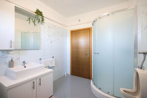 Douche, sèche-cheveux