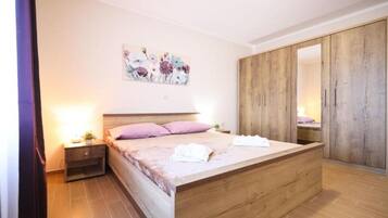 3 bedrooms, iron/ironing board, travel cot, free WiFi