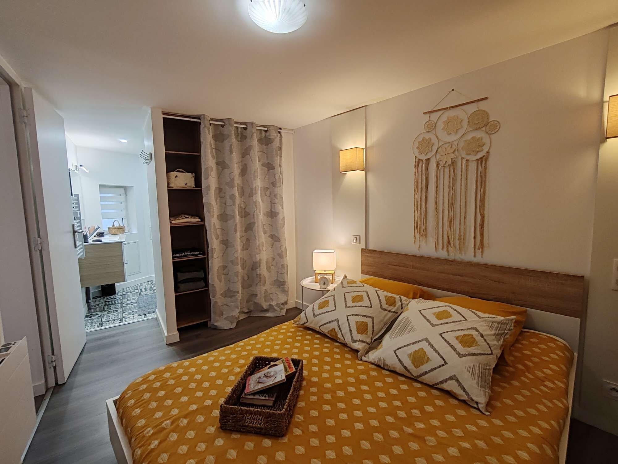 1 slaapkamer, een strijkplank/strijkijzer, wifi, beddengoed