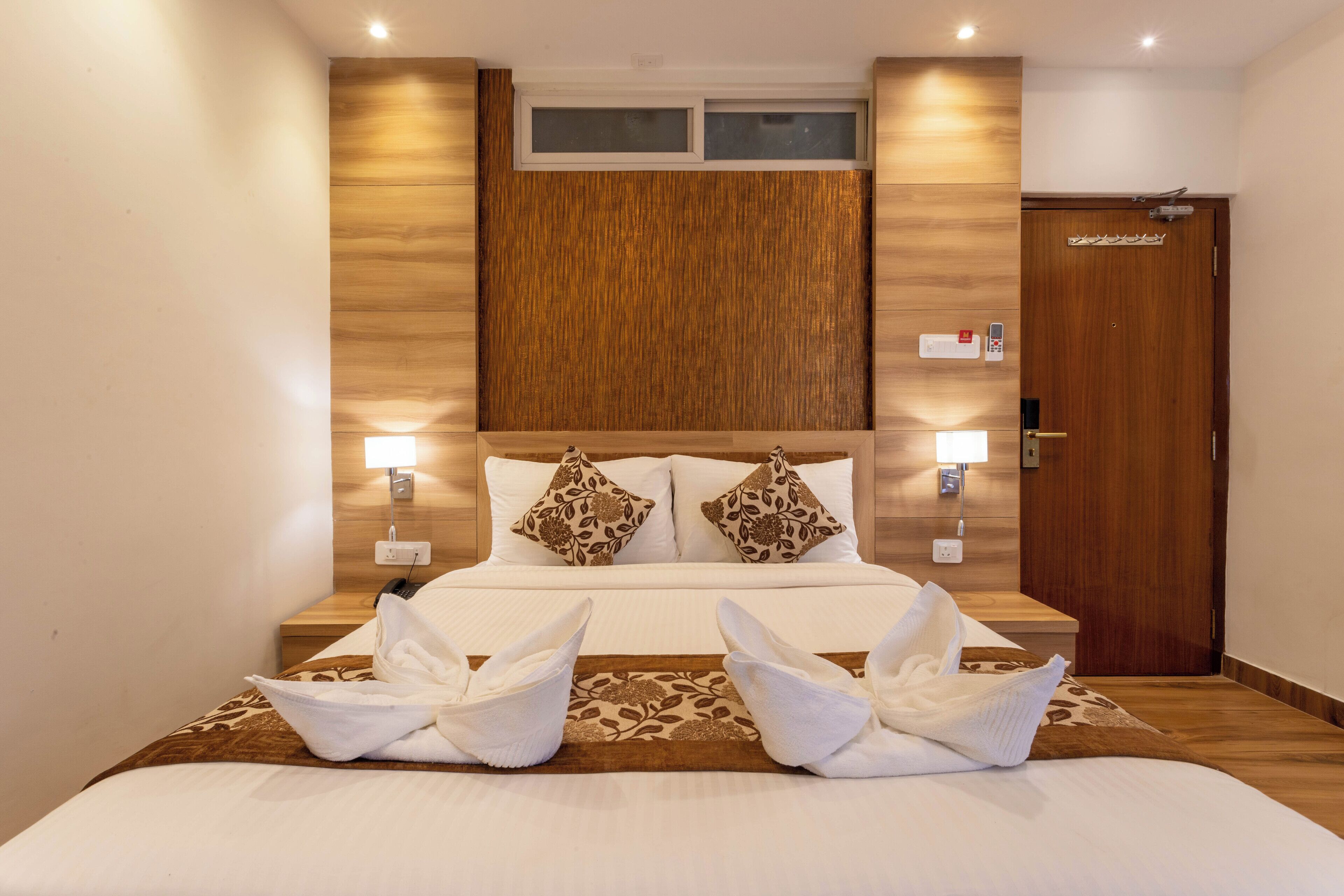 Deluxe Double Room, Balcony, Mountain View | Desk, laptop workspace, free WiFi