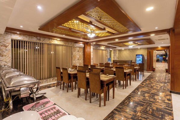 Dagelijks ontbijtbuffet (USD 5 per persoon)