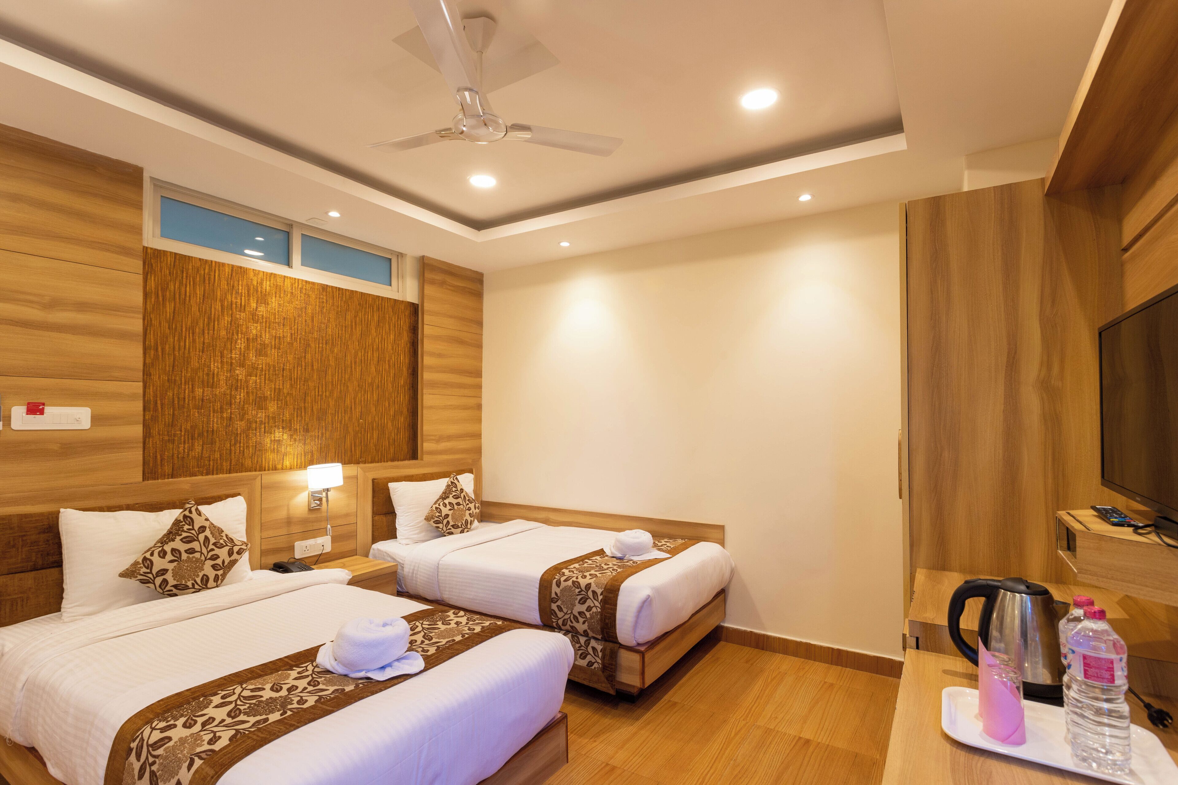 Deluxe Twin Room, Valley View | Desk, laptop workspace, free WiFi