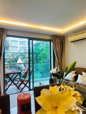 Room, 2 Bedrooms, Accessible, Balcony | Living room