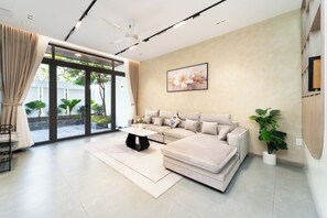 Living area - Lucas Villa,hồ bơi, 6 phòng ngủ, 8 giường, Karaoke,Billiards & BBQ (Binh Chanh)