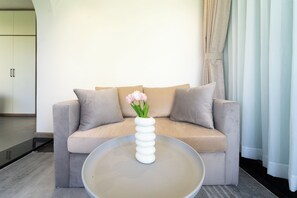 Living area - Lucas Villa,hồ bơi, 6 phòng ngủ, 8 giường, Karaoke,Billiards & BBQ (Binh Chanh)