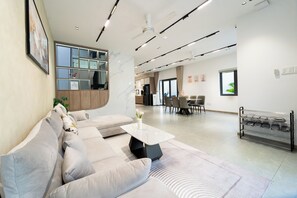 Living area - Lucas Villa,hồ bơi, 6 phòng ngủ, 8 giường, Karaoke,Billiards & BBQ (Binh Chanh)