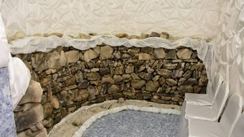 Hot tub, steam room, massages