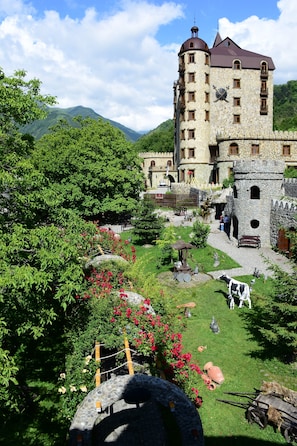 Vista frontal de la propiedad