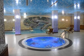 Banyera d'hidromassatge, bany turc i massatges 