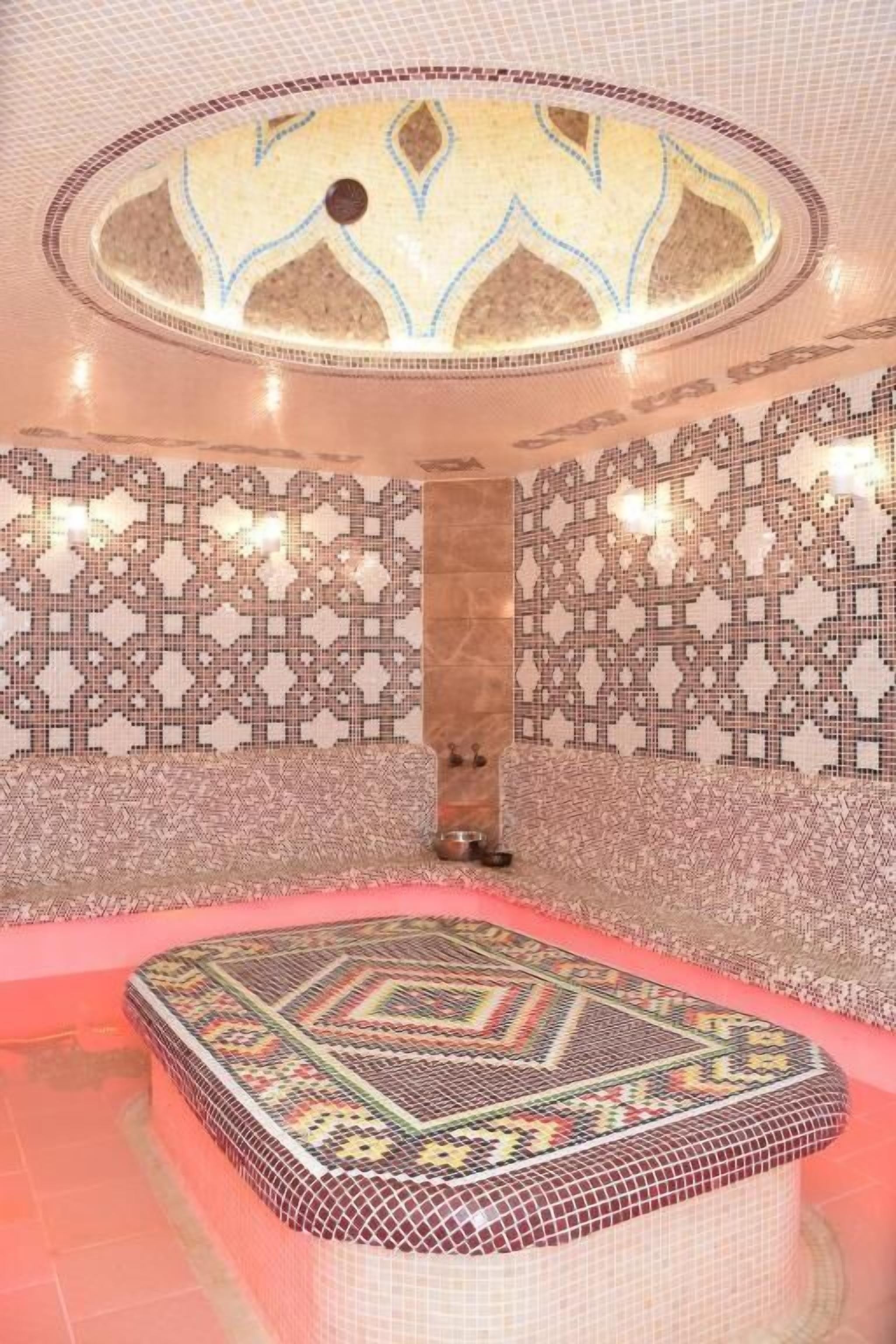 Hot tub, steam room, massages