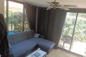 Living area - 🌴 Cocooning Holiday Home - Sunny & Ideally Placed! ☀️🏖️ (Valras-Plage)