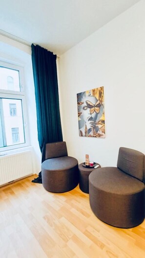 Iron/ironing board - Comfy 3BR Apt for Groups Near Park (Vienna)
