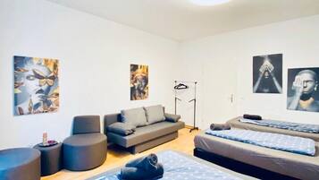Apartament bàsic | Planxa i posts de planxar