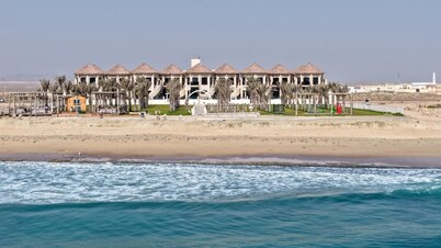 Dana Beach Resort - Al Ashkharah