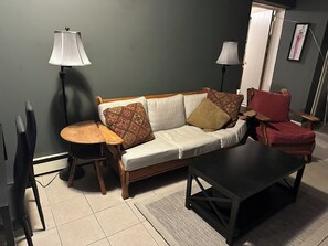 Living area - Cozy 1-bedroom apartment on a rural property in pleasant Washingtonville (Washingtonville)