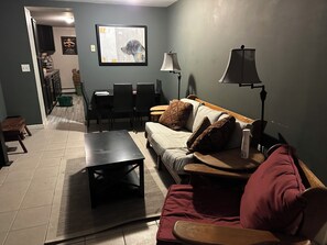 Living area - Cozy 1-bedroom apartment on a rural property in pleasant Washingtonville (Washingtonville)