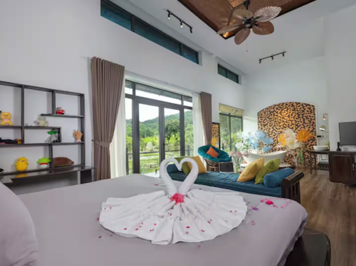 5 dormitorios, tabla de planchar con plancha, Internet