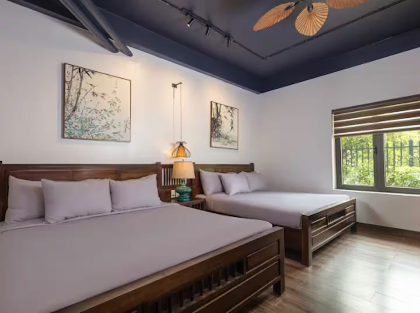 5 bedrooms, iron/ironing board, Internet