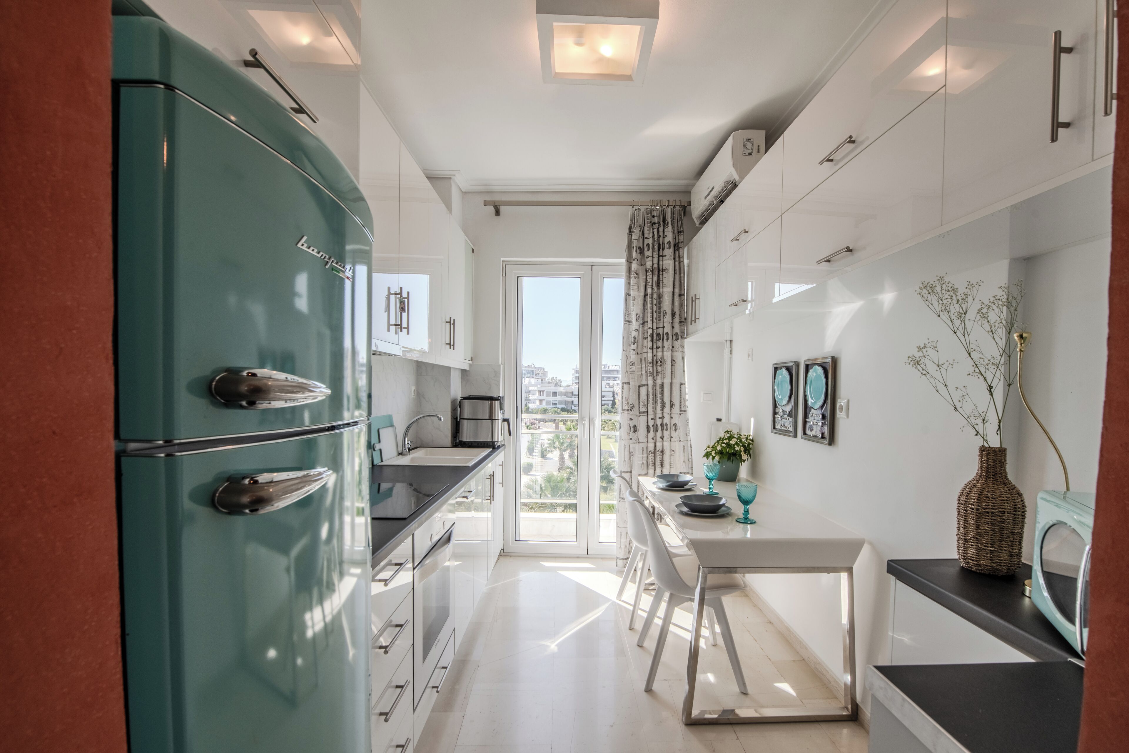 Mikrovågsugn, ugn, spishäll och diskmaskin