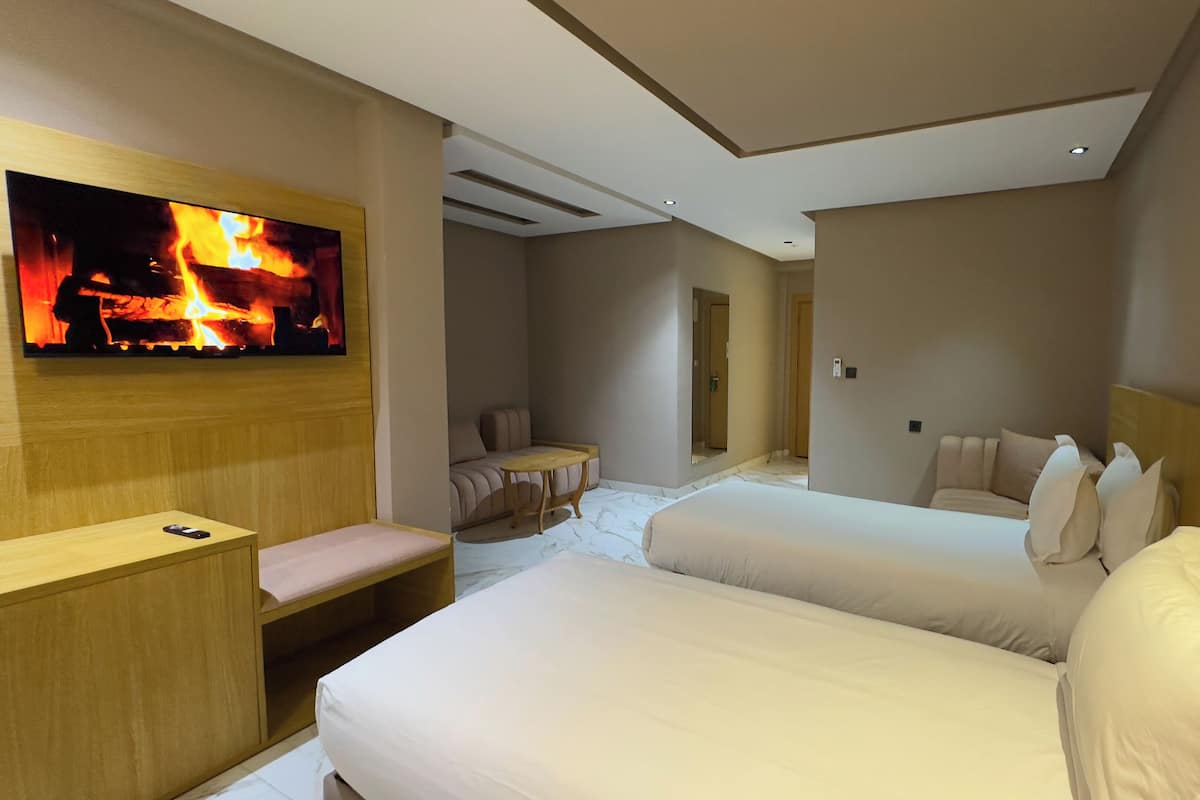 Chambre Supérieure avec lits jumeaux, vue piscine | Coffres-forts dans les chambres, Wi-Fi gratuit