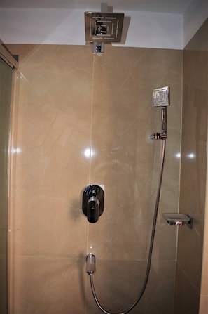 Appartement, 2 chambres | Salle de bain