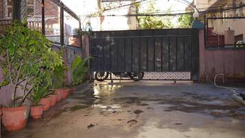 Apartment, 2 Bedrooms | Property grounds