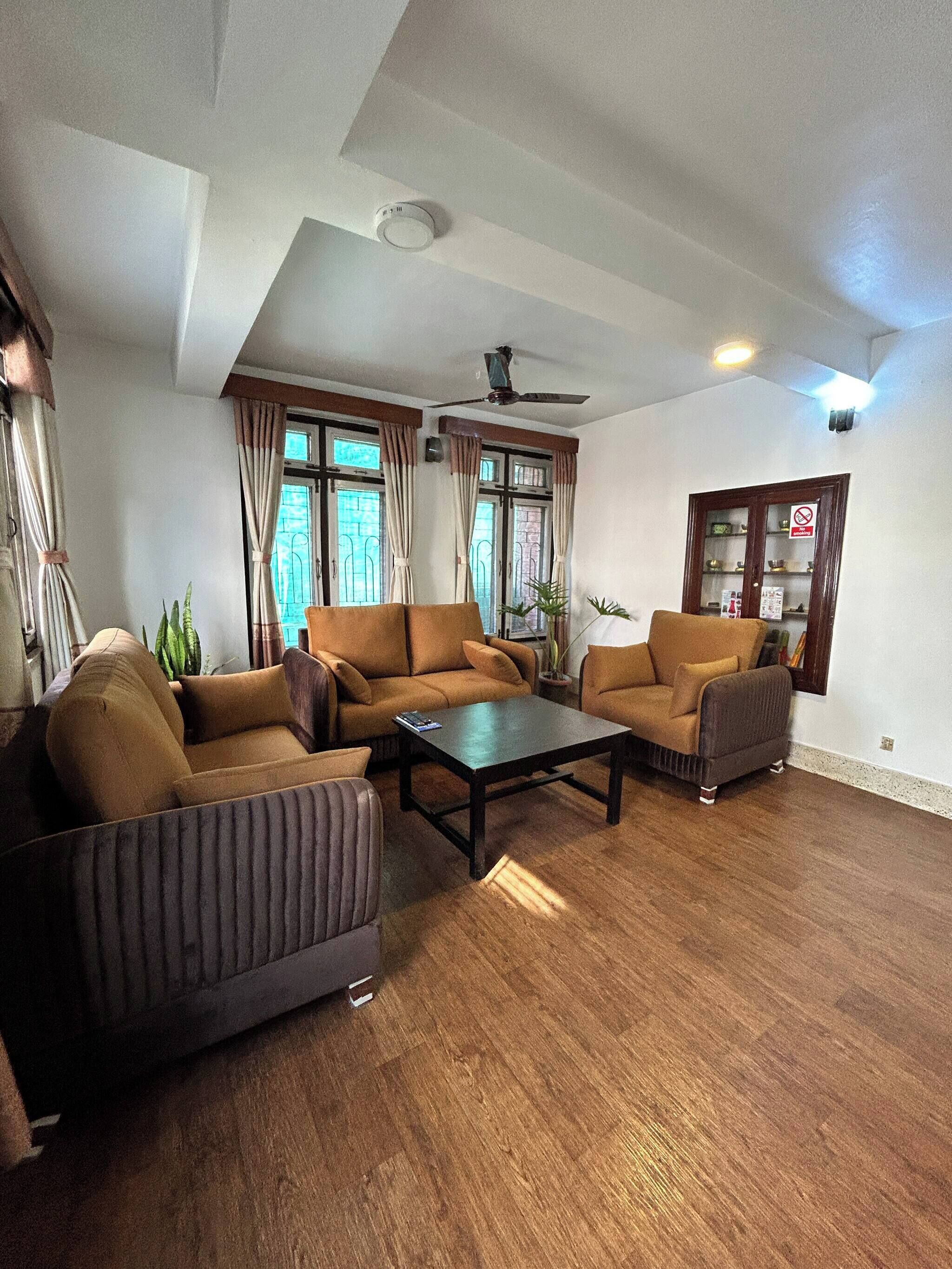 Apartment, 2 Bedrooms | Living room