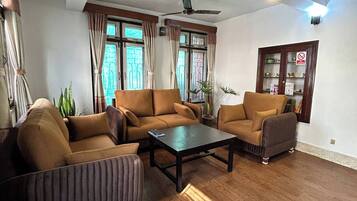Apartment, 2 Bedrooms | Living room