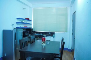 Appartement, 2 slaapkamers, roken, balkon | Dineerruimte