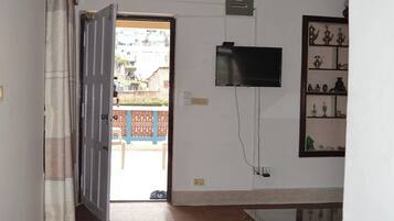 Estudio, 1 habitación, balcón | Sala de estar