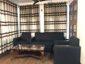 Apartment, 1 Schlafzimmer, Raucher, Balkon | Wohnzimmer