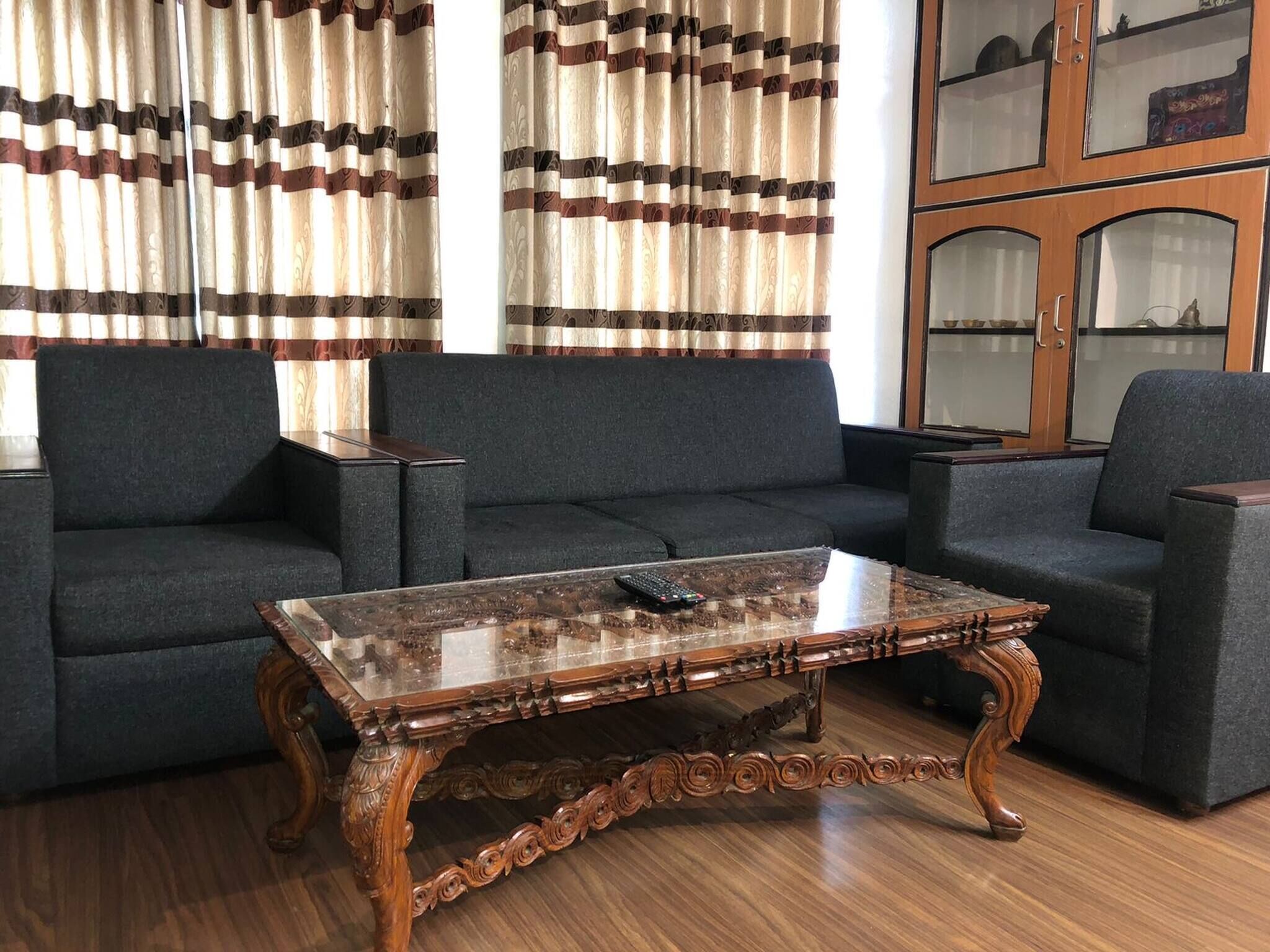 Apartment, 1 Bedroom, Smoking, Balcony | Living room