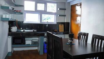 Appartement, 2 slaapkamers, roken, balkon | Dineerruimte