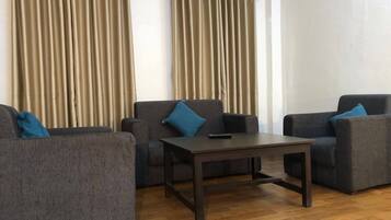 Appartement, 2 slaapkamers, roken, balkon | Woonkamer