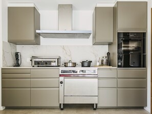 Kühlschrank, Ofen, Herdplatte, Geschirrspüler