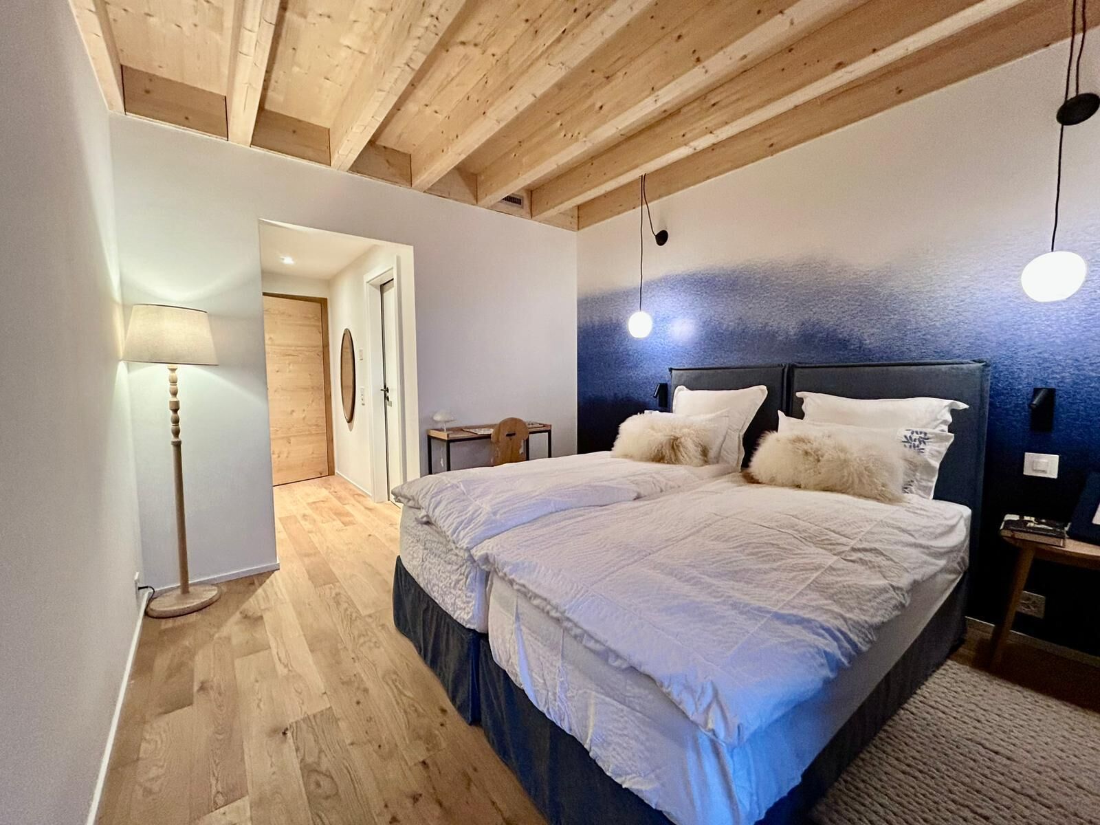 5 bedrooms, iron/ironing board, WiFi, bed sheets