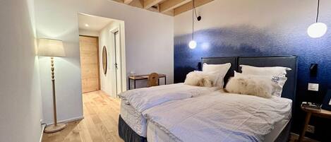 5 quartos, ferros/tábuas de passar roupa, Wi-Fi, roupa de cama