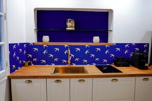 Private kitchen - La Majorelle du Palais des Papes (Duplex Terrace overlooking the Palais des Papes + air conditioning) (Avignon)