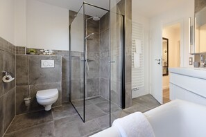 Dutxa, assecador de cabells i tovalloles 